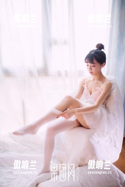 GIRLT果团网-何梦兮Stacy GIRLT果团网 - 奶牛套图——何梦兮Stacy的无“奶”又出奇迹的创作?