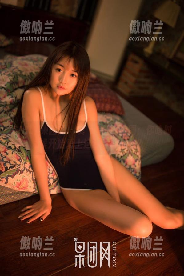 GIRLT果团网-龚玥菲 GIRLT果团网 - 龚玥菲校园套图:你啥时候开始爱上这课堂风景的?