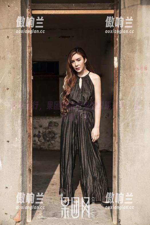 忽如远行，果团网图包里的朦胧美人，太抢眼了吧