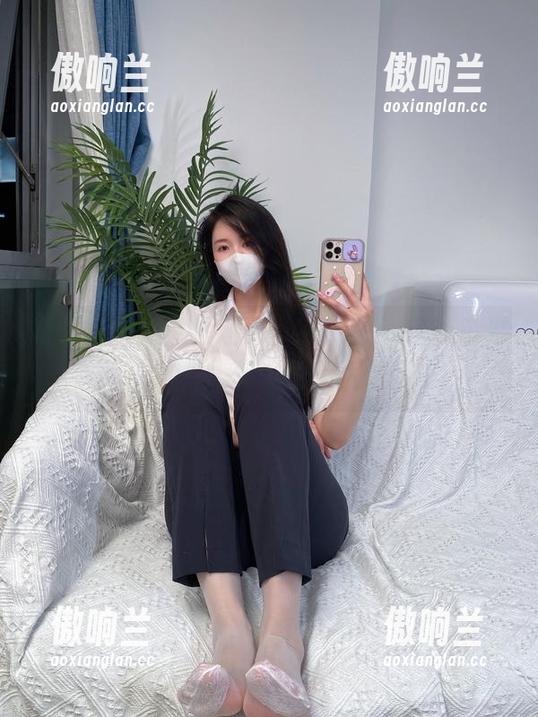 July芝岚 微密圈 - 黑丝儿油亮图包,July芝岚说过,腿长一点真的是优势!