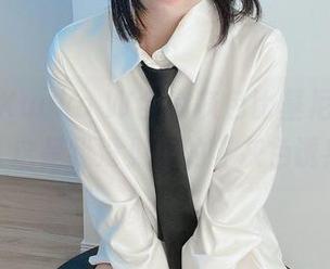 好吧,Kuuko W全套灰色比基尼图集,我承认这是我没见过的“灰色诱惑”。
