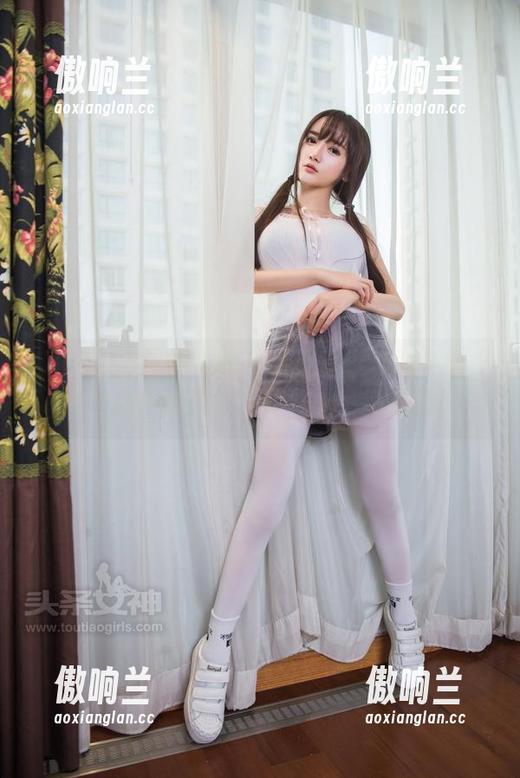 TouTiao头条女神-李丽莎 TouTiao头条女神 - 高清捕捉李丽莎的少女气息,像是在翻阅一本奇幻书籍!