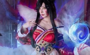 Umeko J连衣裙一波三折:图包里似乎藏着不那么隐秘的暗示,那气氛,真迷人。