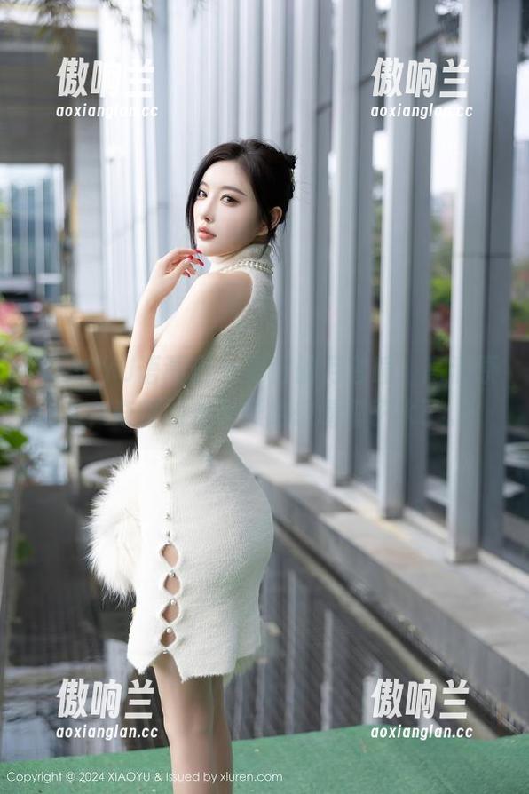 XIAOYU语画界-月音瞳 XIAOYU语画界 - 夏日的月音瞳,高清原图,奇怪的是我开始想喝椰子水了。