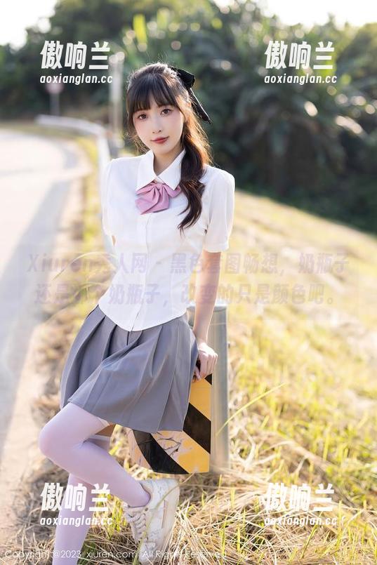 Xiuren秀人网-奶瓶子 Xiuren秀人网 - 黑色套图畅想,奶瓶子还是那个奶瓶子,改变的只是颜色吧。