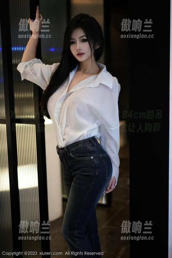 Xiuren秀人网 - 被葛征净高184cm的吊带升华成美图，这高清的线条太让人陶醉了！