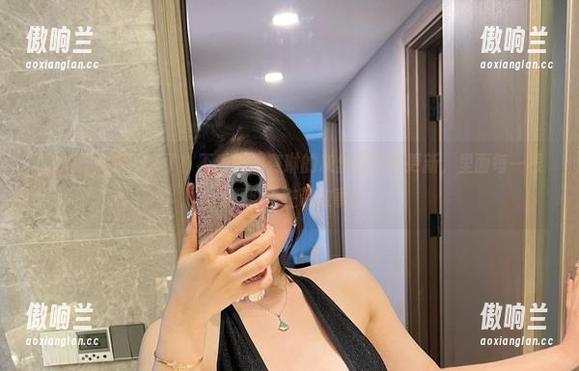 不爱笑的赛琳 微密圈 - 终于来了!不爱笑的赛琳的灰丝作品集更新,里面每一根丝都似乎在讲故事。