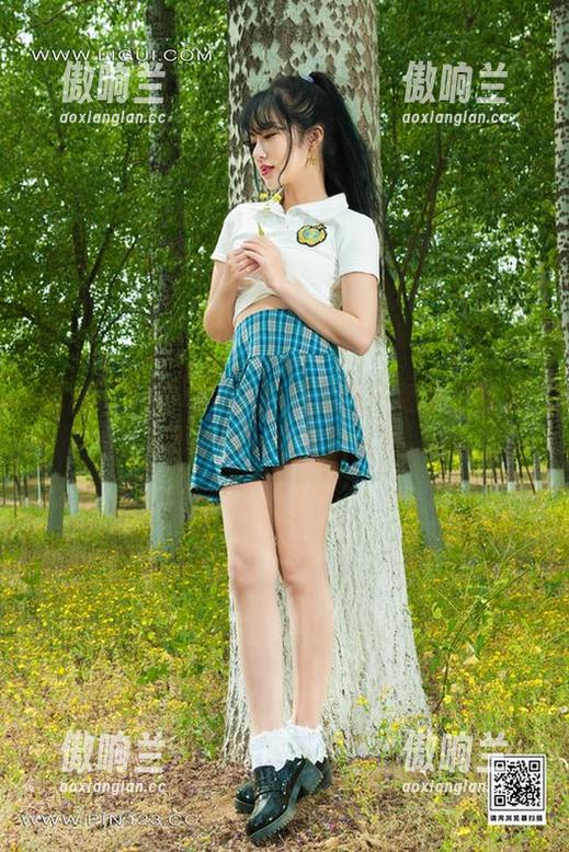 丽柜-兔子 丽柜 - 兔子和她的礼服就像一场小型狂欢,最新图包里尽显玄机。