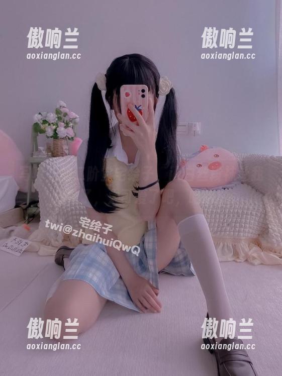 二阶堂宅绘子 写真里的二阶堂宅绘子,jk白丝段袜让我分神了,太可爱了吧,哈哈!