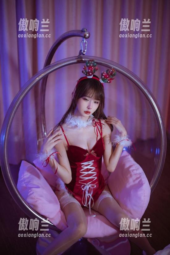 余多多Dudu 谁能想到余多多Dudu的秘书图集无圣光后,这气氛变得别有洞天,光线也是一种挑逗。