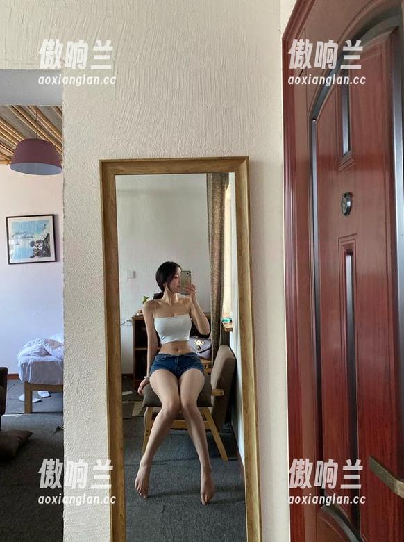 你文茜 微密圈 - 最新的你文茜:一双美腿套图,连腿毛都想炫耀一下了吧?