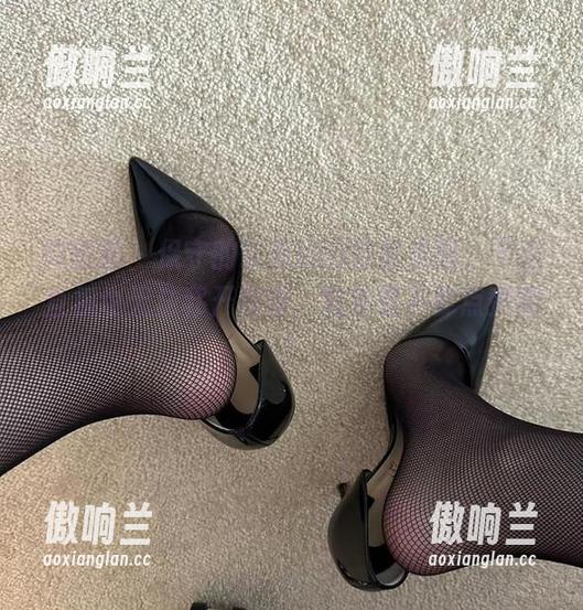 微密圈 - 保守的二舅妈的蕾丝美图，不忍直视也无法移开眼睛，究竟要不要点赞呢？