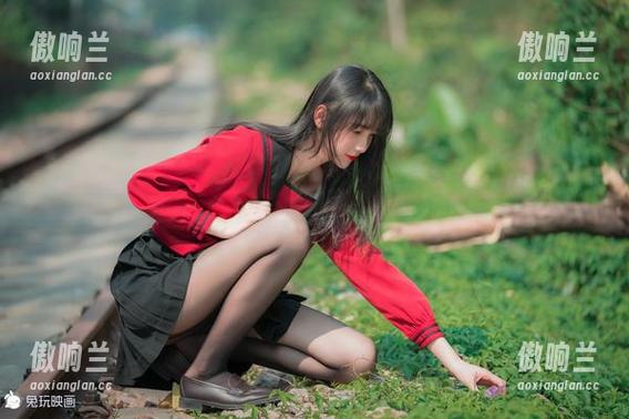 略带妩媚的私房原图，兔玩映画让吊带短裤变得如此不寻常。