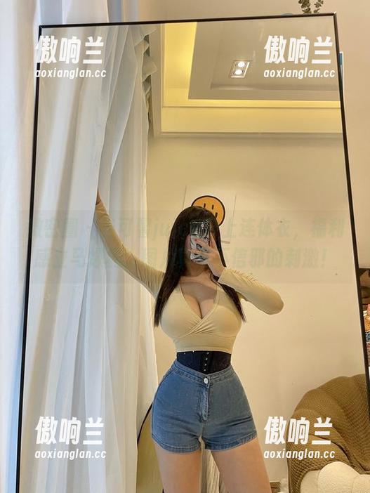 微密圈 - 当可馨juicy穿上连体衣，福利感立马爆棚，图片真是不信邪的刺激！