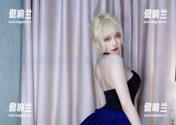 啾小妍的金发芭比在图库里，果然是个抢眼的资源，赞赞赞！