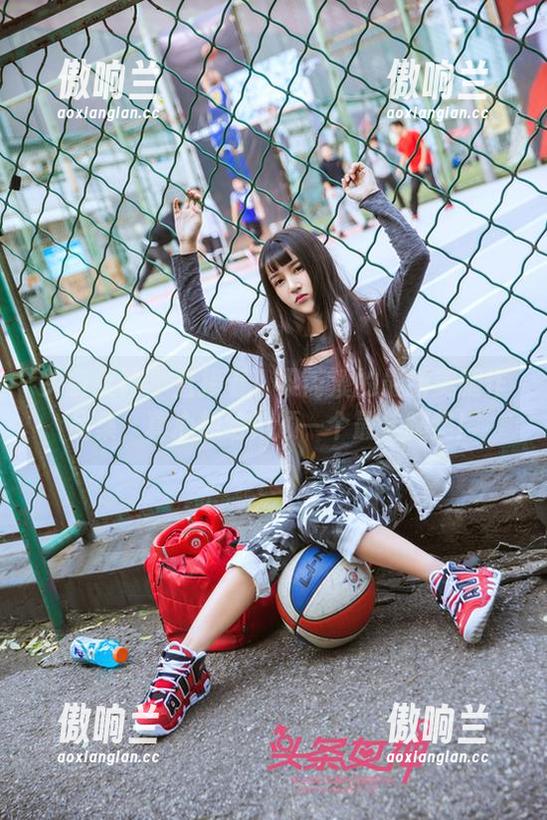 头条女神-梁芮溪 头条女神 - 直接看!梁芮溪的最新美腿作品集,真心想给她颁一个最佳腿奖!