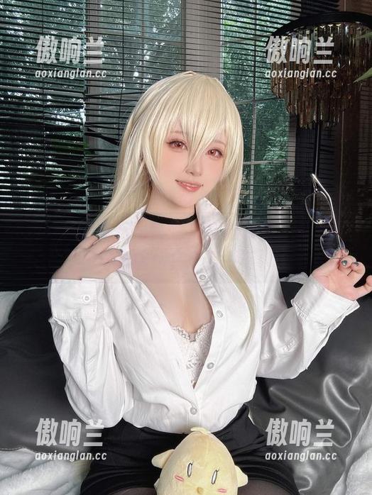 把屿鱼的女孩写真全集放进口袋，偶尔拿出来暗搓搓欣赏一下。