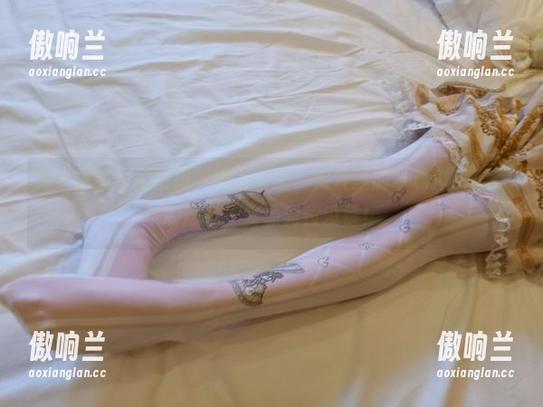 想要个公主抱 当“想要个公主抱”遇上浴室,照片里的水珠似乎都在闪烁呢,资源到位没错!