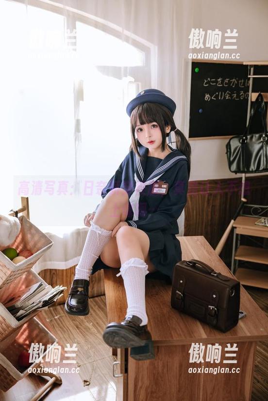 日奈娇 高清写真:日奈娇穿校服,真是让人不想上课啊…