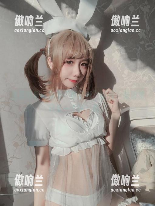 当果咩酱w穿上“裤里丝”美图，脑海里只是一个字：叹。