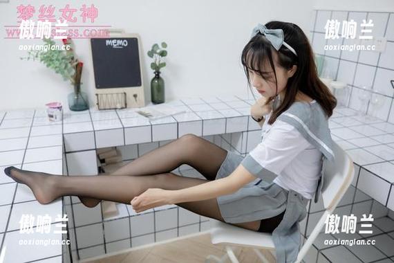 梦丝女神-莹仙女 梦丝女神 - 私拍的莹仙女瞬间摇身变女王,图包里藏了多少梦情懵?