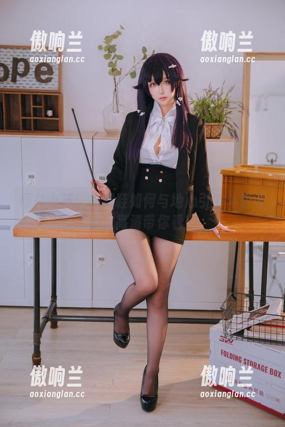 樱井小莜 樱井小莜:高跟鞋如何与地心引力斗智斗勇?高清带你看!