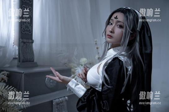 洛璃LoLiSAMA 洛璃LoLiSAMA云里的礼服图集,好吧,这种风格我可能还得消化消化。