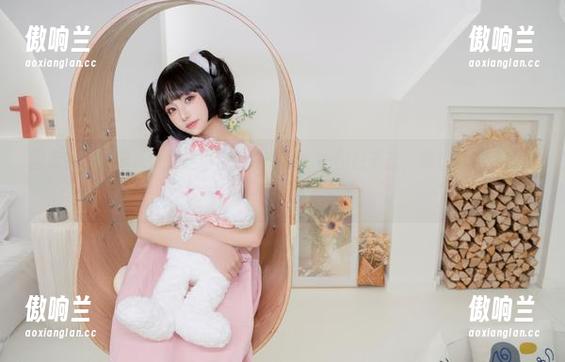 爆机少女喵小吉 图库特色:爆机少女喵小吉的牛仔裤,一图胜千言,我想说的你应该也懂。