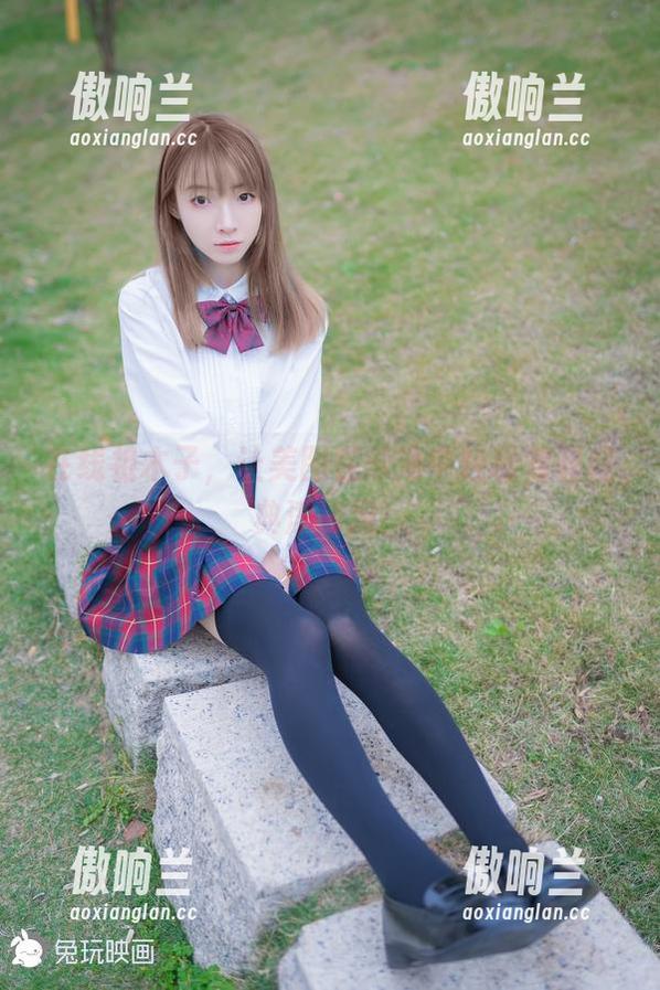 祖木子 在线祖木子,让美图在泳池中轻松驾驭经典浮夸风!