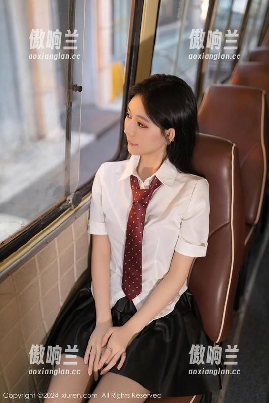秀人网-Carol周妍希 秀人网 - Carol周妍希美脚套图:今天的美脚,让我怀疑人生选择的意义。