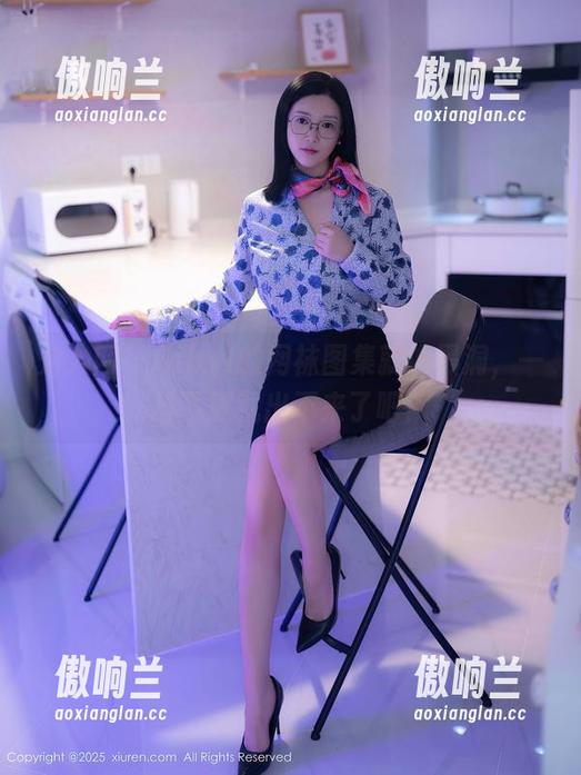 秀人网-sibyl是女巫 秀人网 - Sibyl的网袜图集就像黑洞,一旦下载就出不来了吧!
