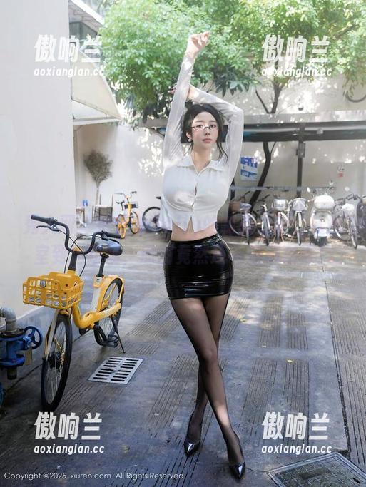 秀人网-周于希Sally 秀人网 - 周于希Sally的制服之旅:从教室到运动场,原图竟然还有暗藏彩蛋!