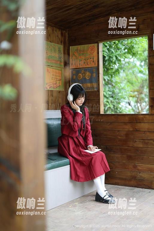 秀人网-周波儿 秀人网 - 周波儿与兔女郎的约会,图片瞬间让人想多了…