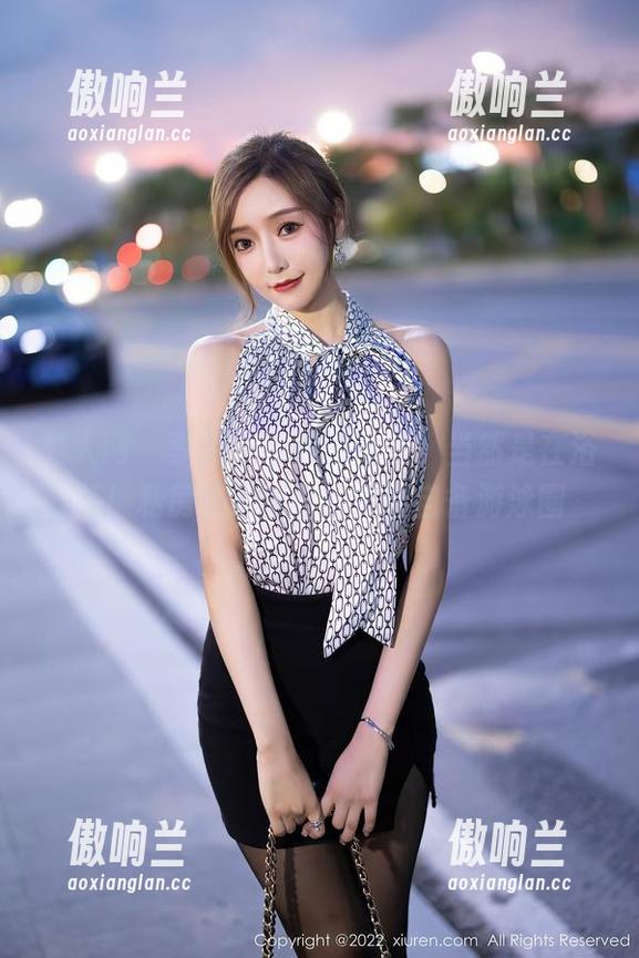 秀人网-李丽莎 秀人网 - 李丽莎带你游泳赛,当然是在浴缸!私房图集查看方式请自备游泳圈