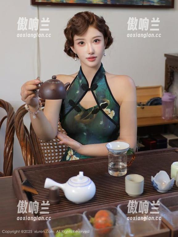 秀人网 - 高画质下的柚琪Rich，裤里丝舞动，仿佛在跟我打招呼？