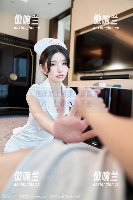 秀人网 - 在泳池上游步：蛋蛋宝的私房图片，让你想跳下去