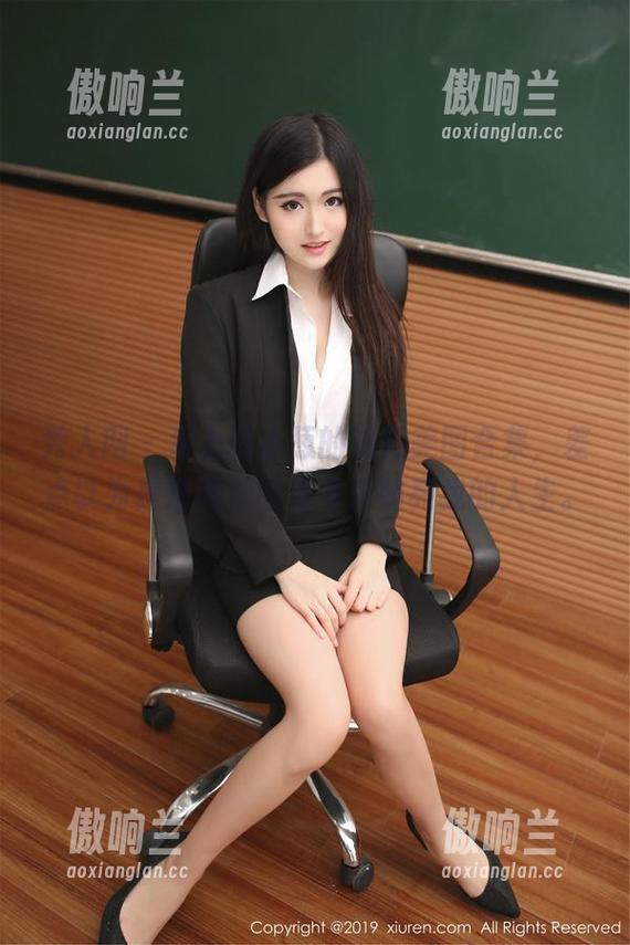 秀人网-谢小葱 秀人网 - 爱上谢小葱的油亮美图合集,差点以为是想用她的光泽来照亮我的人生。