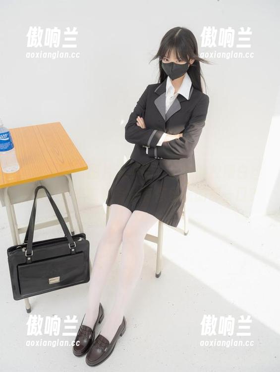 紧急企划 - 图片说不完，小婕的校服白丝合集，快来瞧瞧有没有你爱吃的那一口？