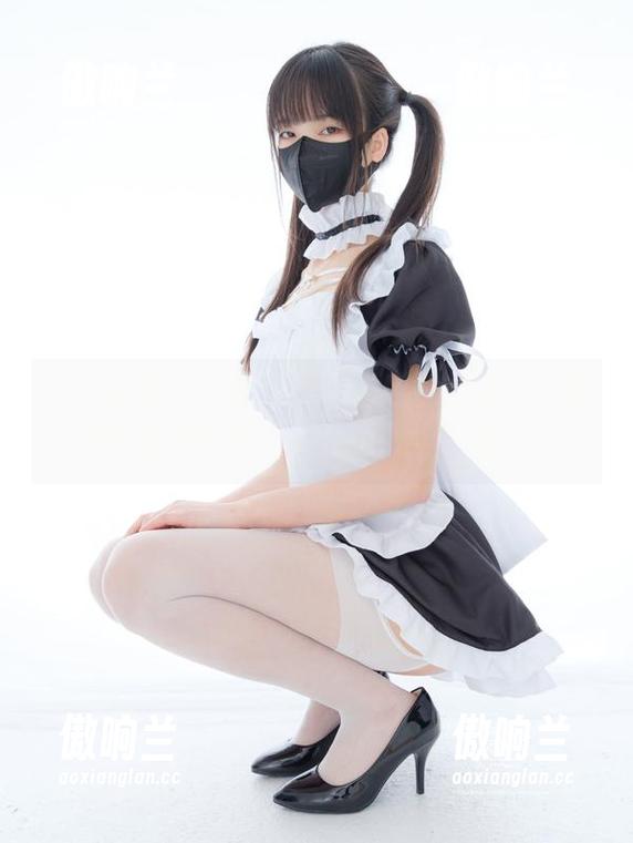紧急企划-小恩 紧急企划 - 小恩的厨娘角色照,这个恰到好处的疏离感,让我也想学做菜了。