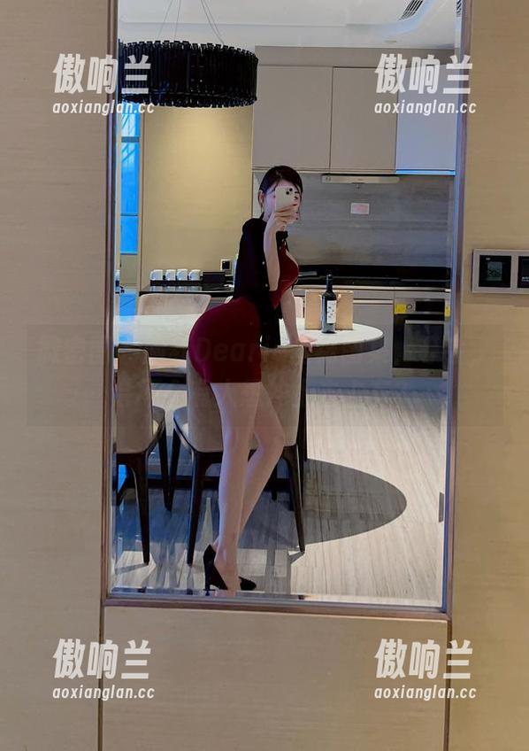 脸红Dearie 微密圈 - 脸红Dearie丝袜图集,等会,会不会有人想冲上去占有?