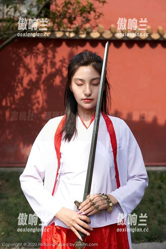 蜜桃社-琉璃lily 蜜桃社 - 琉璃lily的日常合集:说是日常,结果每张都让我想停留。