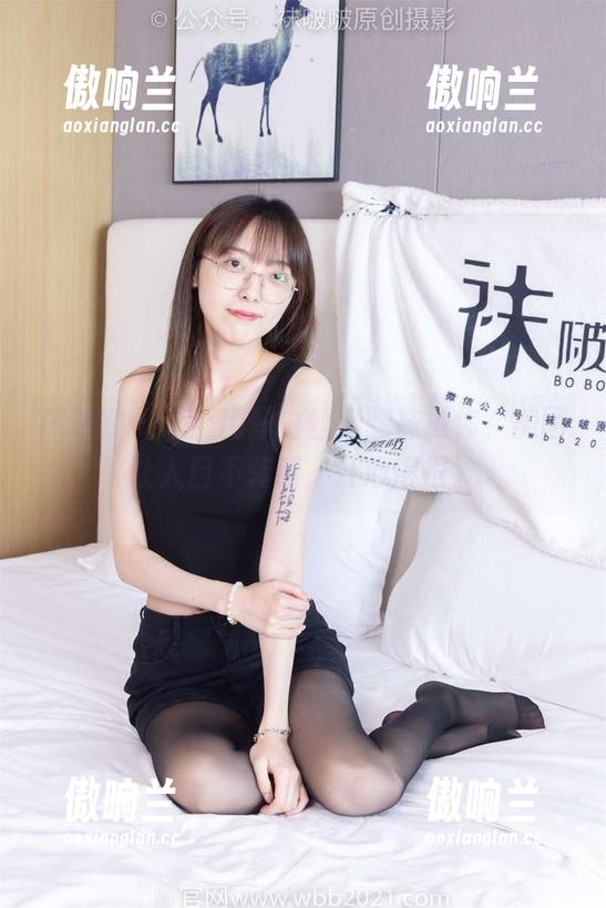 袜啵啵-芝士 袜啵啵 - 芝士用厚白丝小腿袜撩你,美图让人目不转睛,开心得很。
