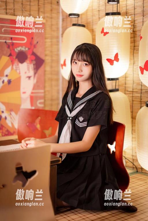 西呱呀呀呀 西呱呀呀呀的JK校服小宇宙:图包合集里藏着多少纸飞机的梦?