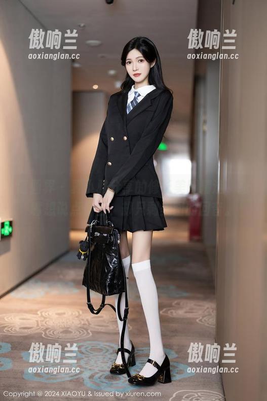 语画界-夏小雅 语画界 - 夏小雅分享的修长美腿精选,张嘴想说点什么,却只剩美图的回音。
