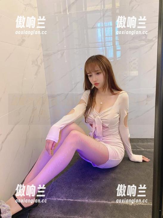 过期米线线喵贴心奉上无圣光的红白爱心图包，绝不犹豫，赶紧拿下！