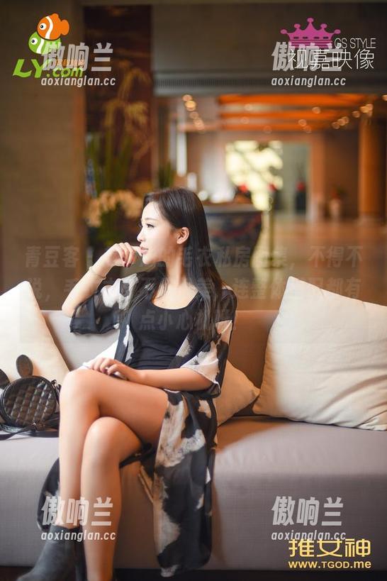 青豆客-赵伊彤 青豆客 - 赵伊彤的毛衣私房图集,不得不说,毛衣本身不只很美,连整体搭配都有点小心机呀!